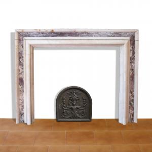 Camino antico in marmo cm 139x108 h. Epoca Luigi XIV.